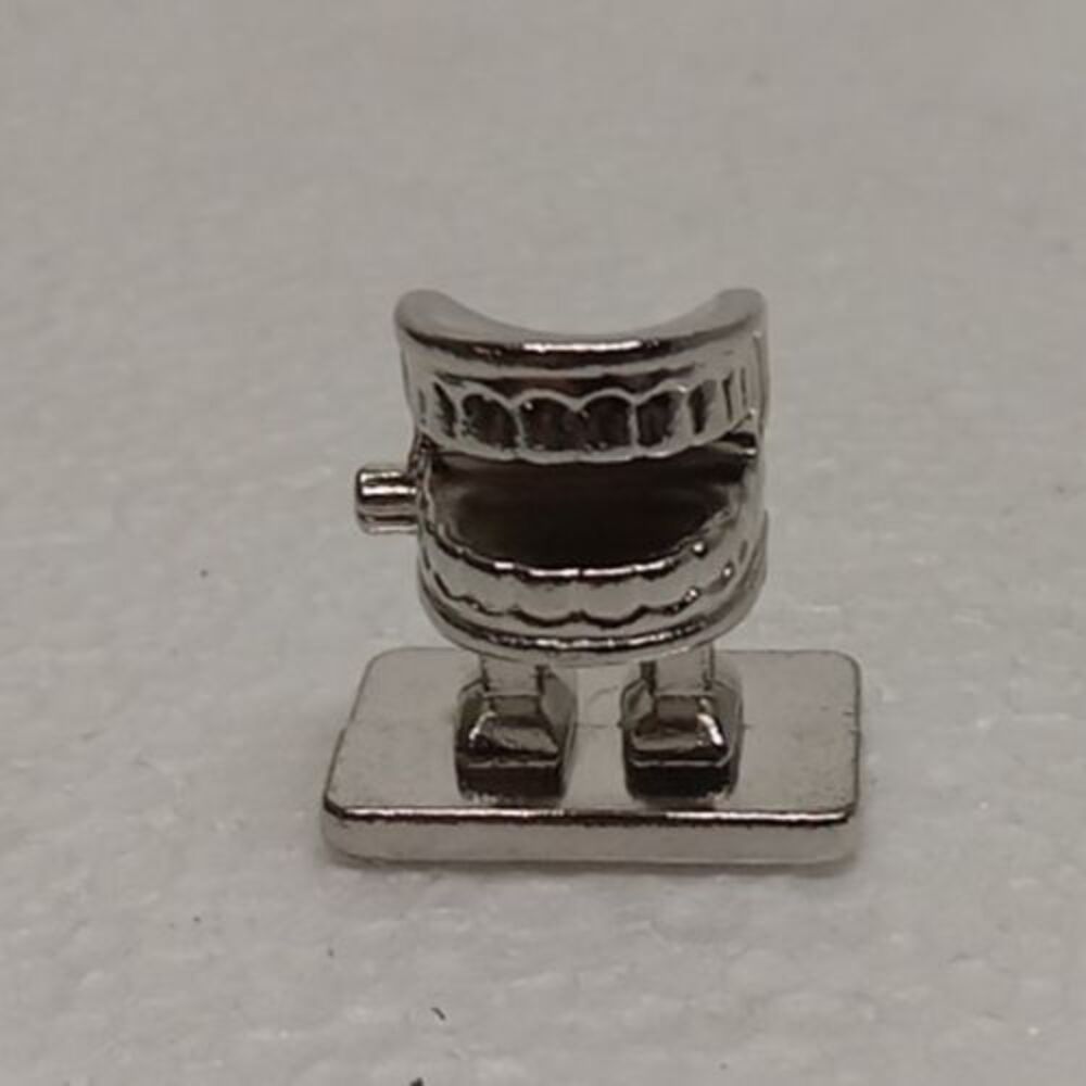 Scene It? - Whined-Up Mouth - Metal Game Piece - 2007 - USED